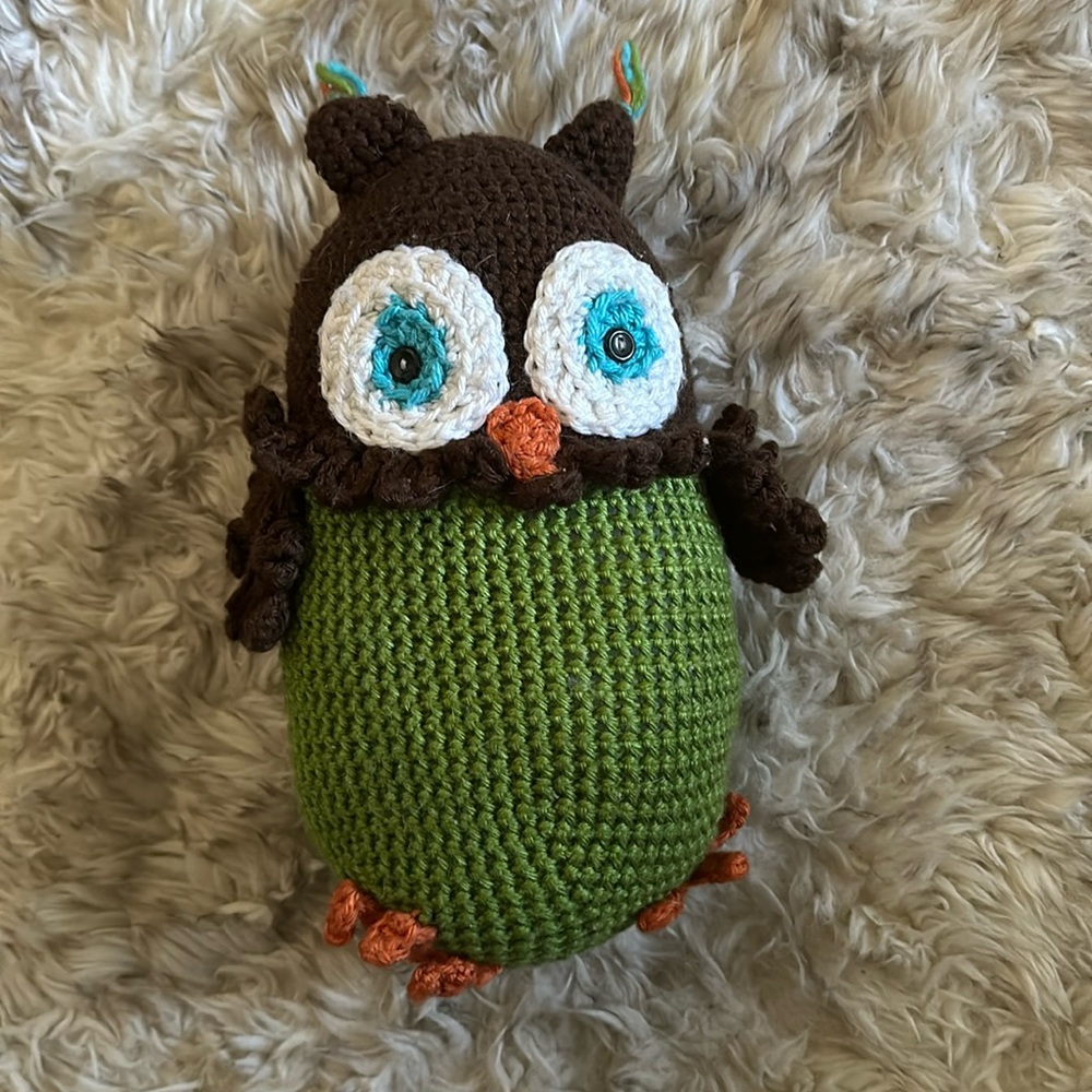 Knitted owl